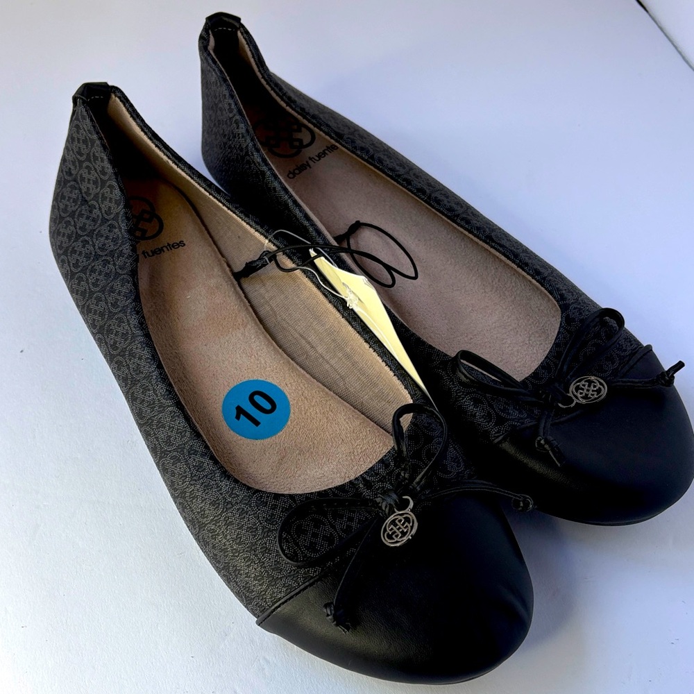 Black and Gray Women's Flats